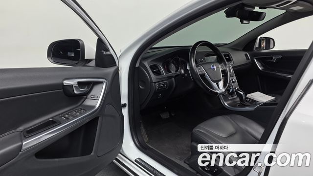 Volvo V60 D2 1st 2015 — фото 10