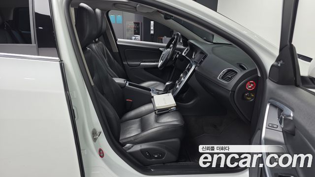 Volvo V60 D2 1st 2015 — фото 11