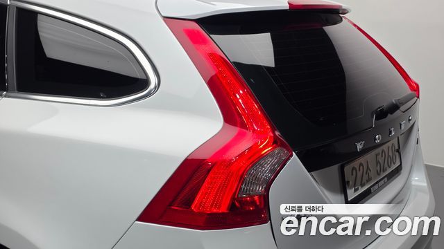 Volvo V60 D2 1st 2015 — фото 23