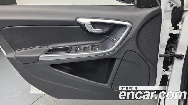 Volvo V60 D2 1st 2015 — фото 24