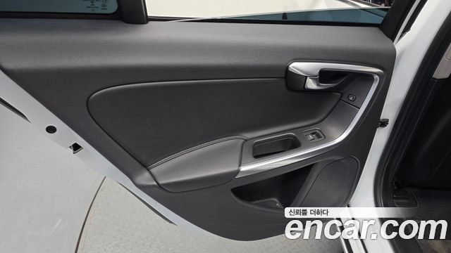 Volvo V60 D2 1st 2015 — фото 25