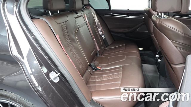 BMW 5 Series (G30) 530i xDrive M Sport Package 2023 — фото 12