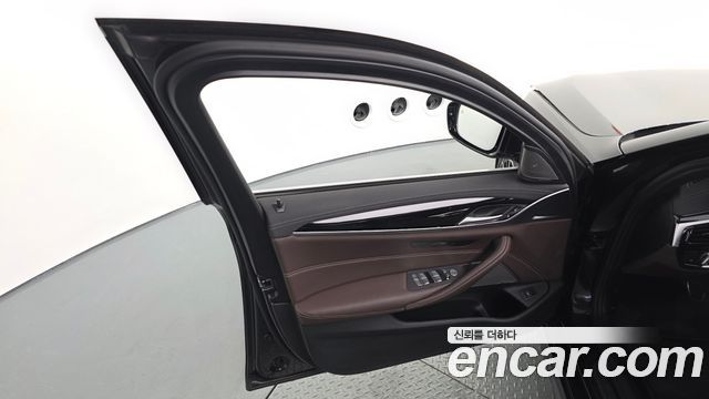 BMW 5 Series (G30) 530i xDrive M Sport Package 2023 — фото 24