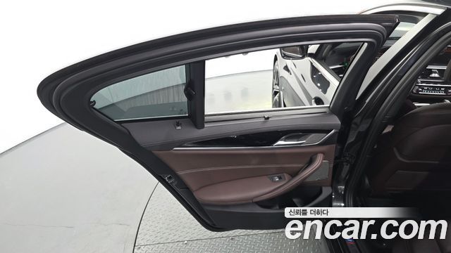 BMW 5 Series (G30) 530i xDrive M Sport Package 2023 — фото 25