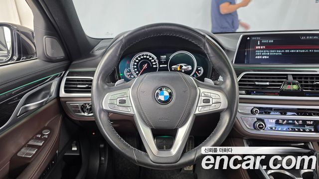 BMW 7 Series (G11) 740e iPerformance M Sport 2018 — фото 13