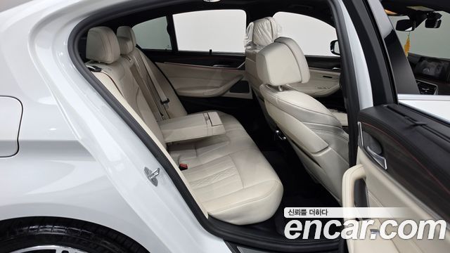 BMW 5 Series (G30) 520d xDrive M Sport Package Plus 2020 — фото 11