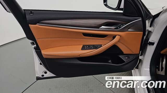 BMW 5 Series (G30) 520d M Sport Package Plus 2017 — фото 30