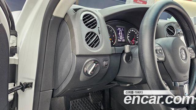 Volkswagen Tiguan 2.0 TDI Comfort 5N 2015 — фото 18