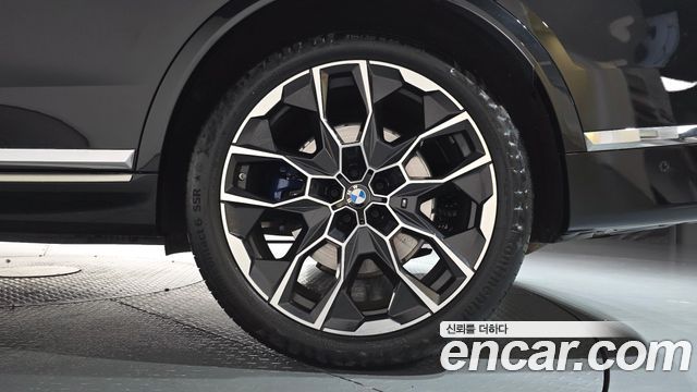 BMW X7 (G07) xDrive 40i M Sport 6STR 2024 — фото 21
