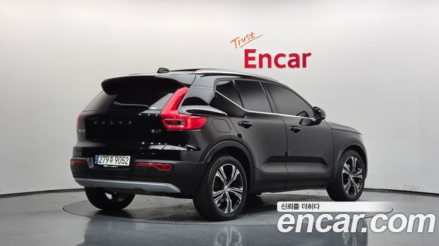 Volvo XC40 B4 Inscription 2021 — фото 2