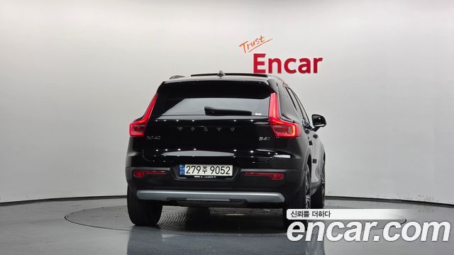 Volvo XC40 B4 Inscription 2021 — фото 4