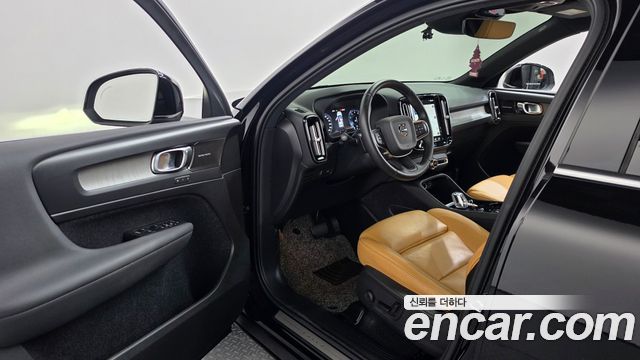 Volvo XC40 B4 Inscription 2021 — фото 10