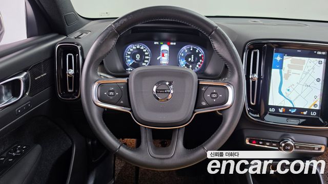 Volvo XC40 B4 Inscription 2021 — фото 12
