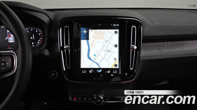 Volvo XC40 B4 Inscription 2021 — фото 13