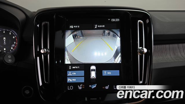 Volvo XC40 B4 Inscription 2021 — фото 15