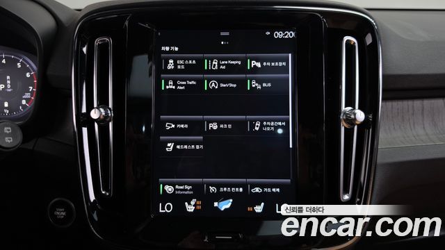 Volvo XC40 B4 Inscription 2021 — фото 17