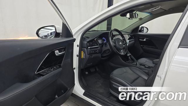 Kia Niro 1.6 HEV Prestige 2020 — фото 10
