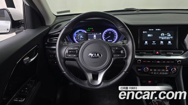 Kia Niro 1.6 HEV Prestige 2020 — фото 13