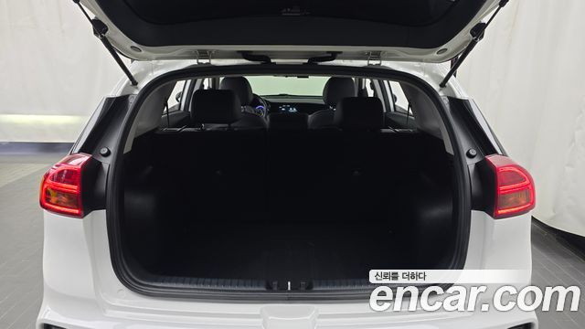 Kia Niro 1.6 HEV Prestige 2020 — фото 17