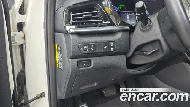 Kia Niro 1.6 HEV Prestige 2020 — фото 20