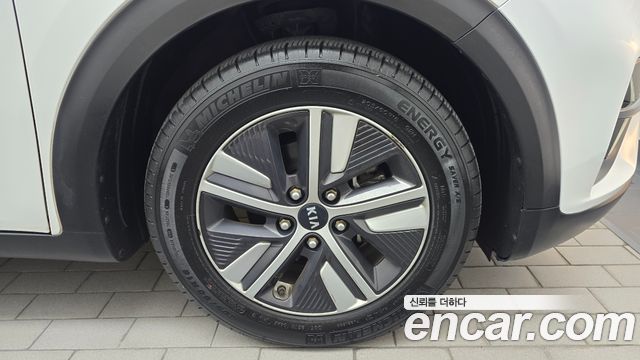 Kia Niro 1.6 HEV Prestige 2020 — фото 21