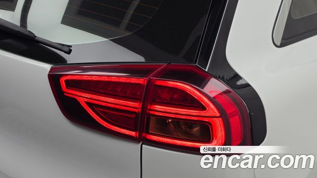 Kia Niro 1.6 HEV Prestige 2020 — фото 23