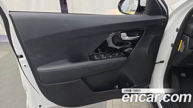 Kia Niro 1.6 HEV Prestige 2020 — фото 24
