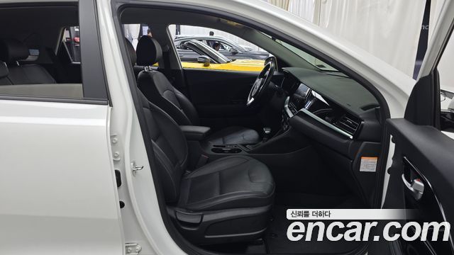Kia Niro 1.6 HEV Prestige 2020 — фото 26