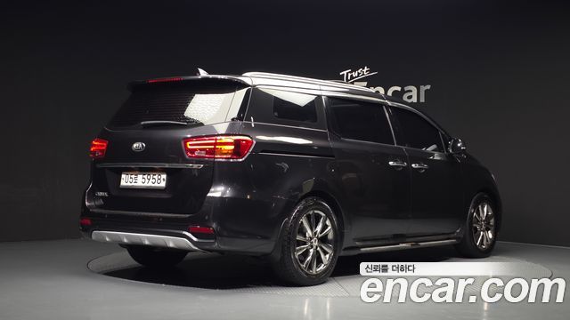 Kia Carnival 9-Seater Prstige 2019 — фото 2