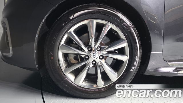 Kia Carnival 9-Seater Prstige 2019 — фото 5