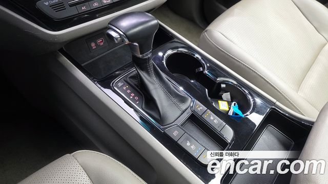 Kia Carnival 9-Seater Prstige 2019 — фото 9