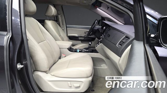 Kia Carnival 9-Seater Prstige 2019 — фото 11