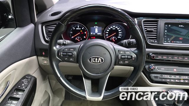 Kia Carnival 9-Seater Prstige 2019 — фото 13