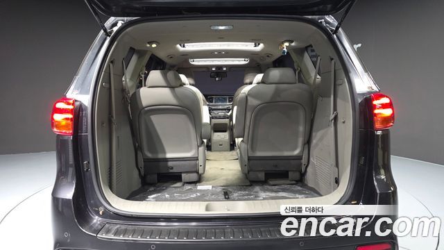Kia Carnival 9-Seater Prstige 2019 — фото 20
