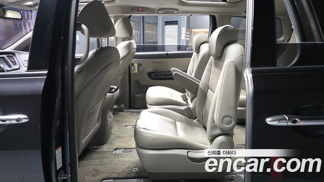 Kia Carnival 9-Seater Prstige 2019 — фото 26
