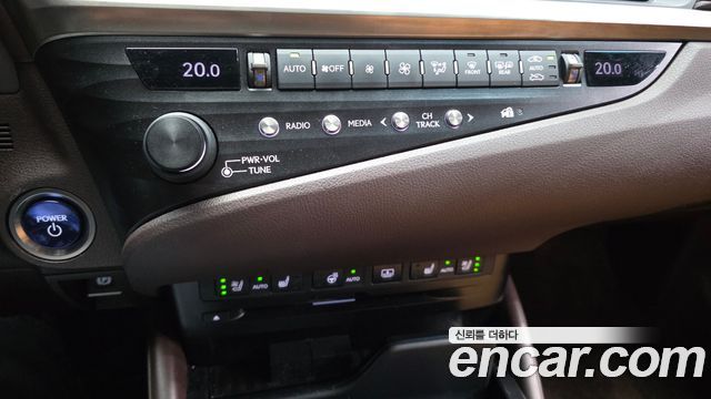 Lexus ES300h (VII) Luxury Plus 2019 — фото 17