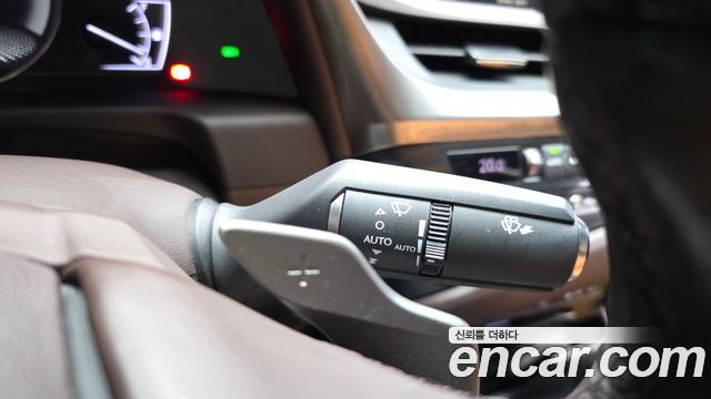 Lexus ES300h (VII) Luxury Plus 2019 — фото 30