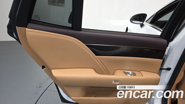 Genesis G90 (RS4) Gasoline 3.5 Turbo 2WD 2025 — фото 31