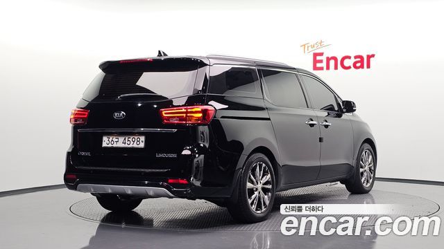 Kia Carnival 7-Seater Limousine VIP 2019 — фото 2