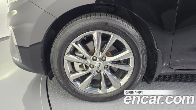 Kia Carnival 7-Seater Limousine VIP 2019 — фото 5