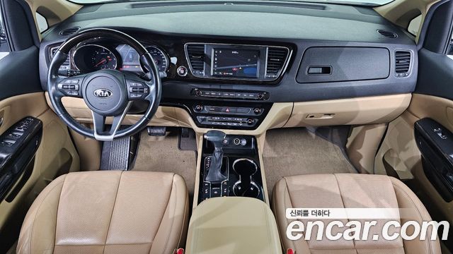Kia Carnival 7-Seater Limousine VIP 2019 — фото 7