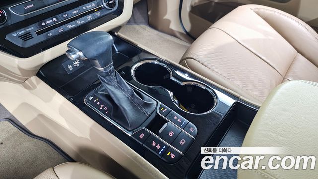 Kia Carnival 7-Seater Limousine VIP 2019 — фото 9