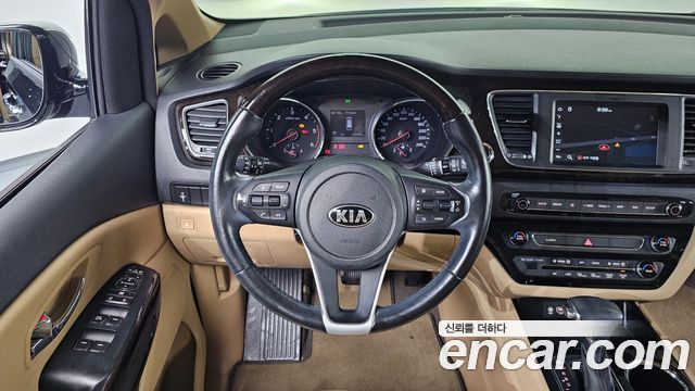 Kia Carnival 7-Seater Limousine VIP 2019 — фото 12