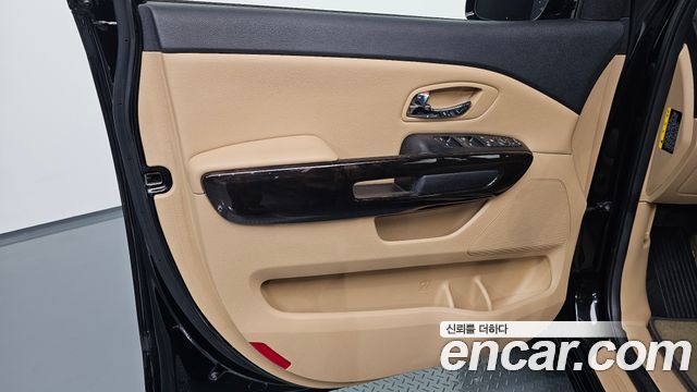 Kia Carnival 7-Seater Limousine VIP 2019 — фото 24