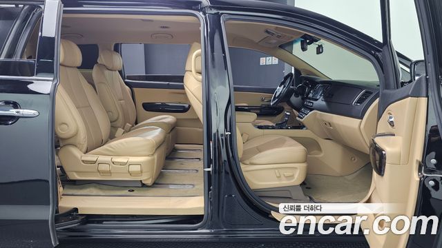 Kia Carnival 7-Seater Limousine VIP 2019 — фото 26