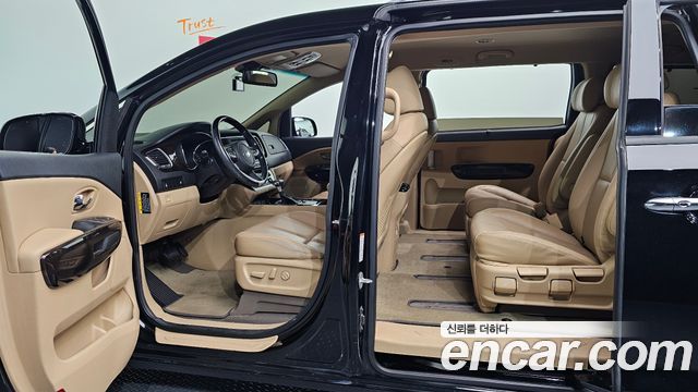 Kia Carnival 7-Seater Limousine VIP 2019 — фото 29