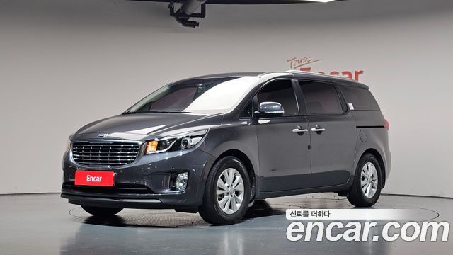 Kia Carnival 11-seater Luxury