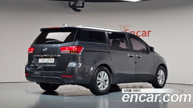 Kia Carnival 11-seater Luxury 2016 — фото 2