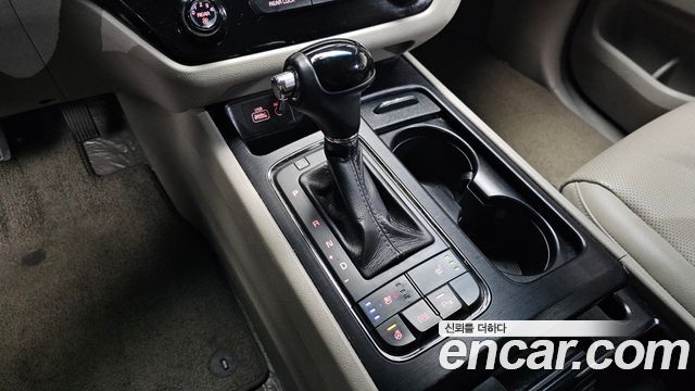Kia Carnival 11-seater Luxury 2016 — фото 9