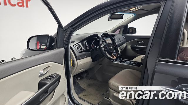 Kia Carnival 11-seater Luxury 2016 — фото 10
